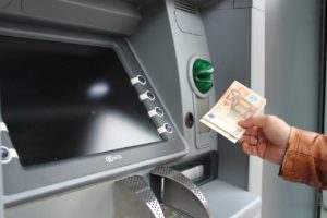 Quel est le plafond de retrait dans un distributeur automatique de billets  ?