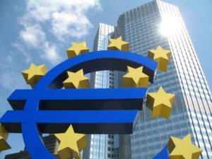 Pourquoi la BCE baisse les taux directeurs ?