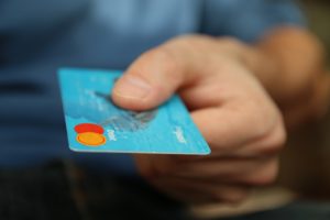 Qu’est-ce qu’une carte bancaire à autorisation systématique ? Définition