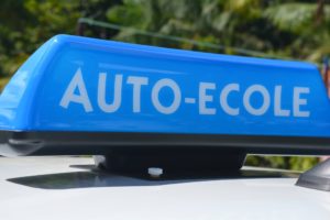 Comparer les auto-écoles devient plus facile