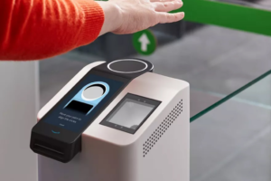 Amazon lance le paiement sans contact avec sa main