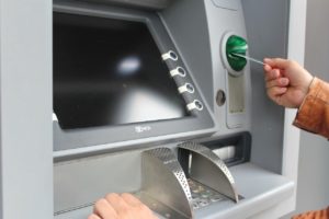 Escroquerie à la carte bancaire : qu’est-ce que le collet marseillais ?