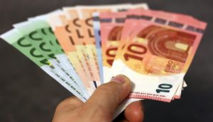 Que signifie : payer cash ?